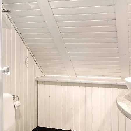 12 Person In Vaeggerlose * Bøtø By